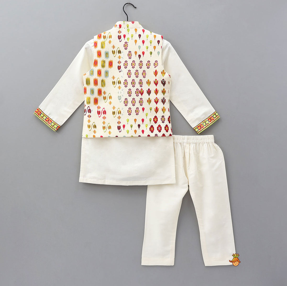 Pre Order: Ethnic Kurta With Printed Jacket And Pyjama