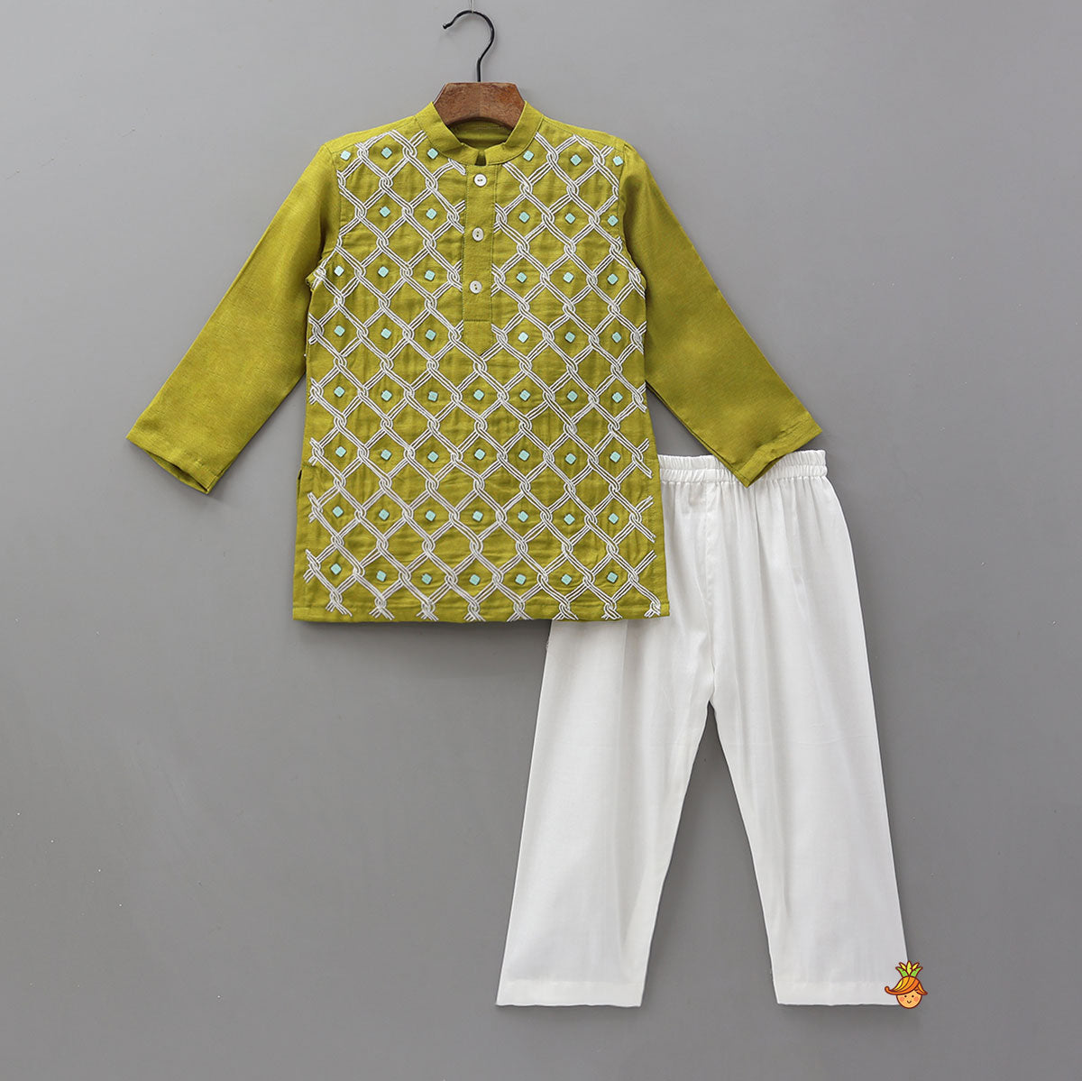 Embroidered Ethnic Kurta And Pyjama