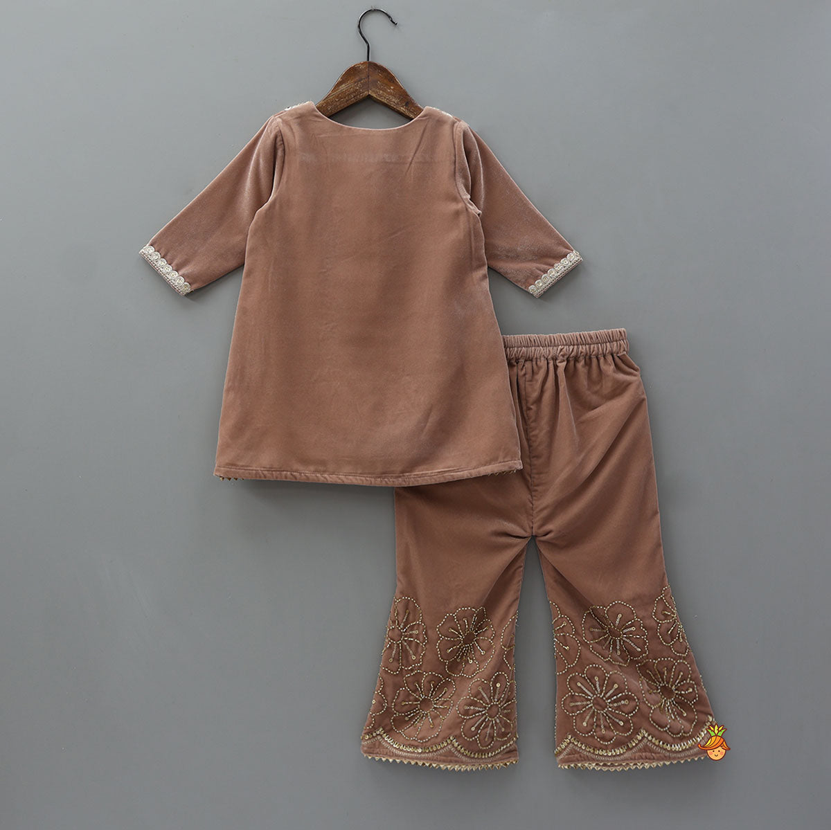 Pre Order: Front-Slit Velvet Kurti And Pant With Dupatta