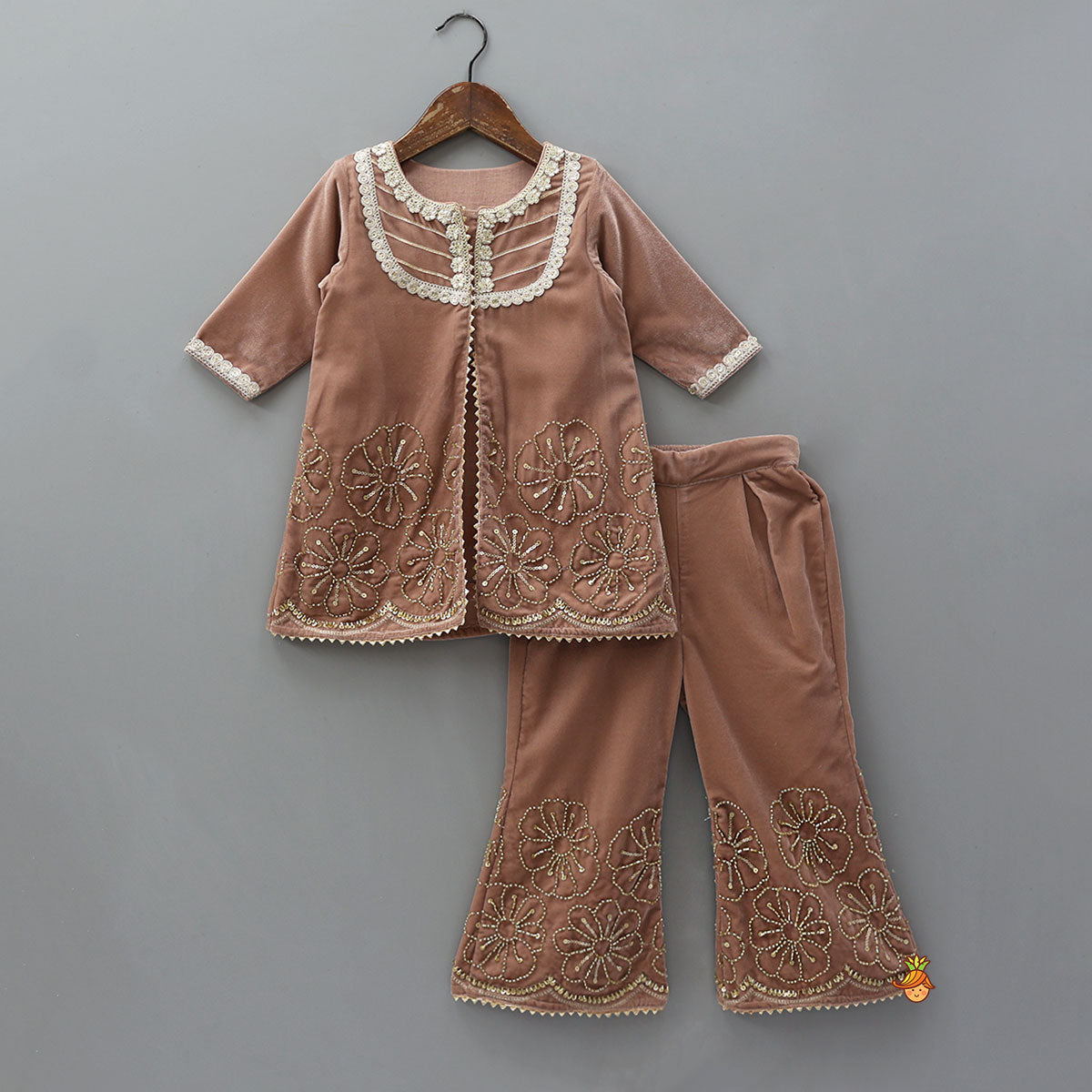 Pre Order: Front-Slit Velvet Kurti And Pant With Dupatta