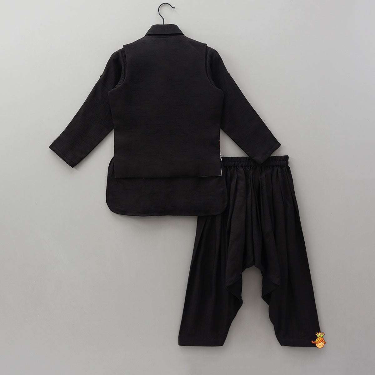 Pre Order: Collar Neck Kurta With Thread Embroidered Jacket And Patiala