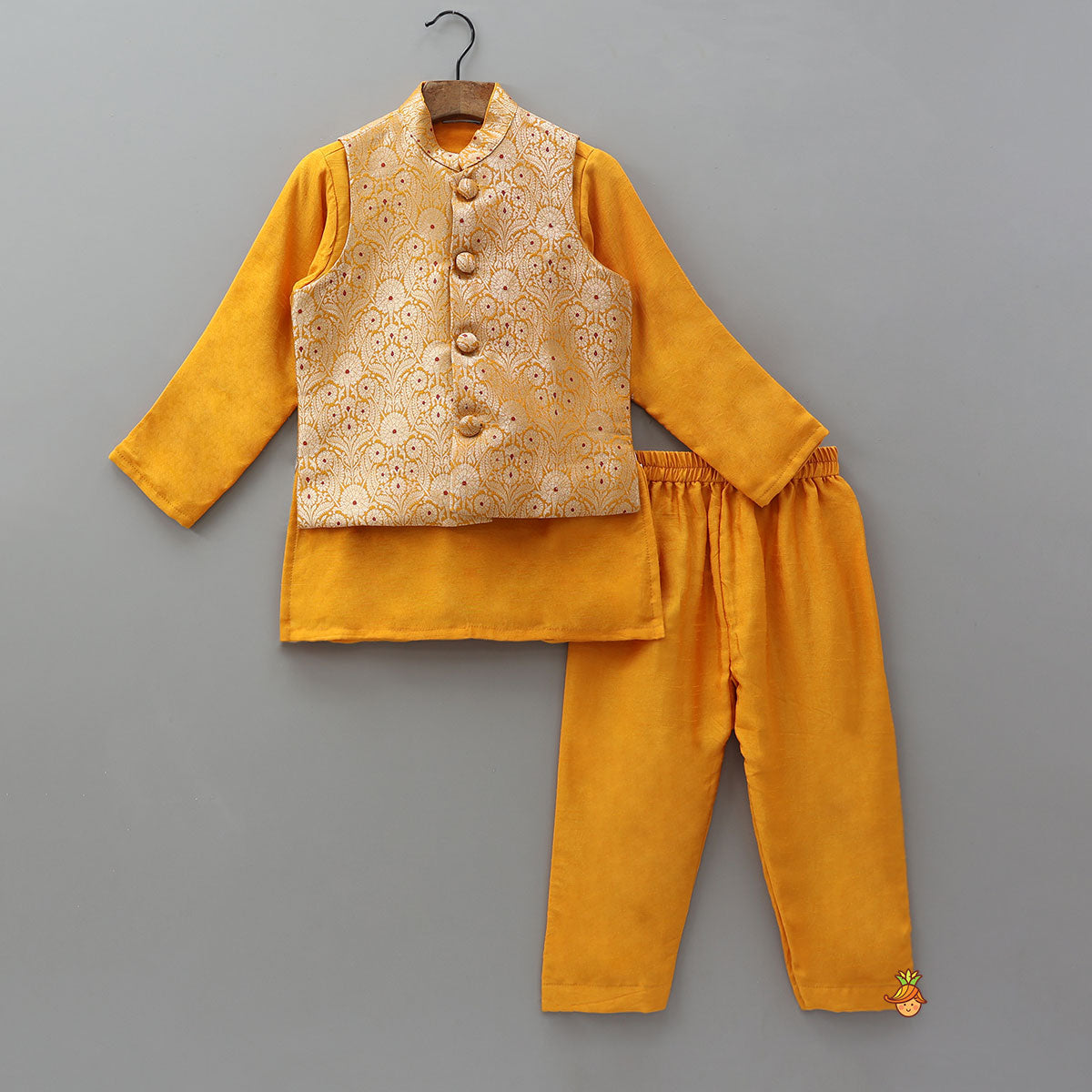 Pre Order: Elegant Kurta With Brocade Jacket And Pyjama