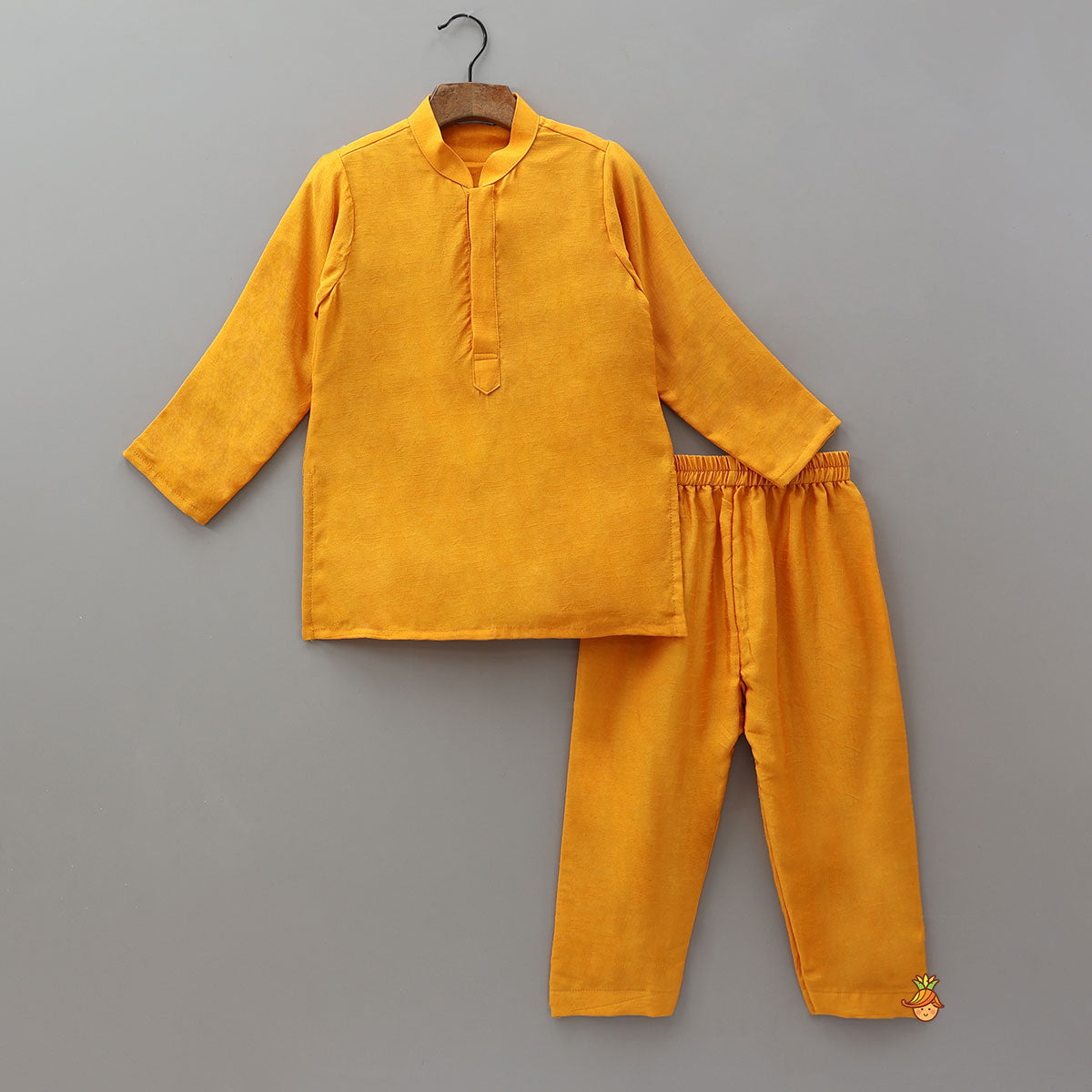 Pre Order: Elegant Kurta With Brocade Jacket And Pyjama