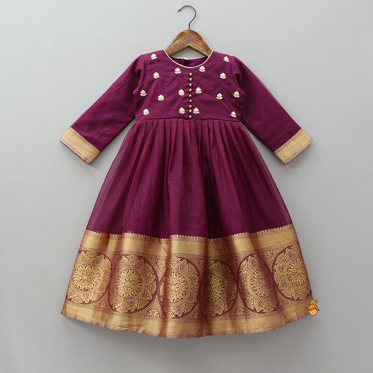 Pre Order: Elegant Embroidered Kurti With Border Detailing