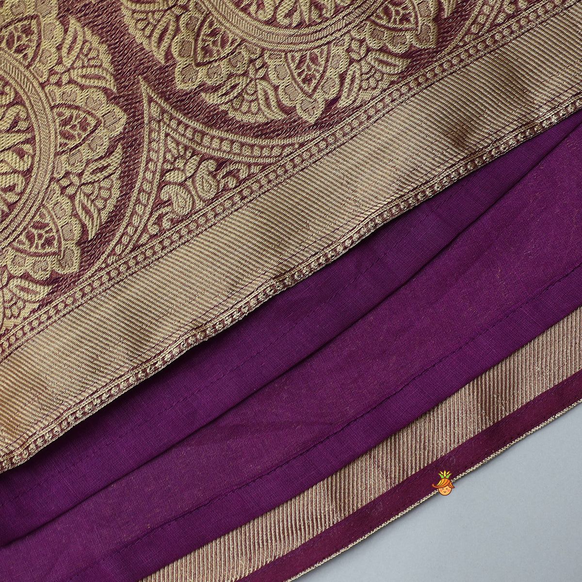 Pre Order: Elegant Embroidered Kurti With Border Detailing