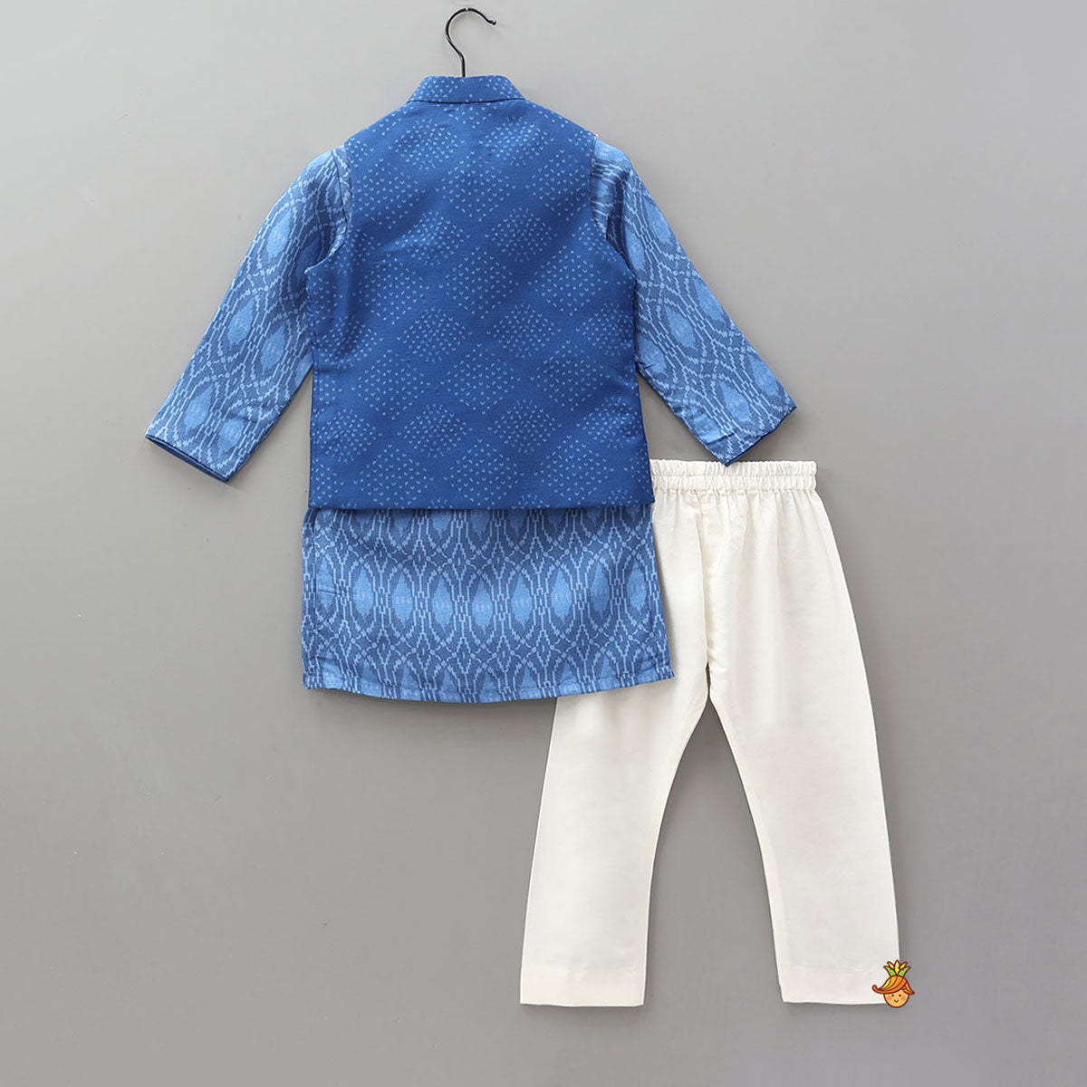 Pre Order: Elegant Printed Kurta With Jacket And Pyjama