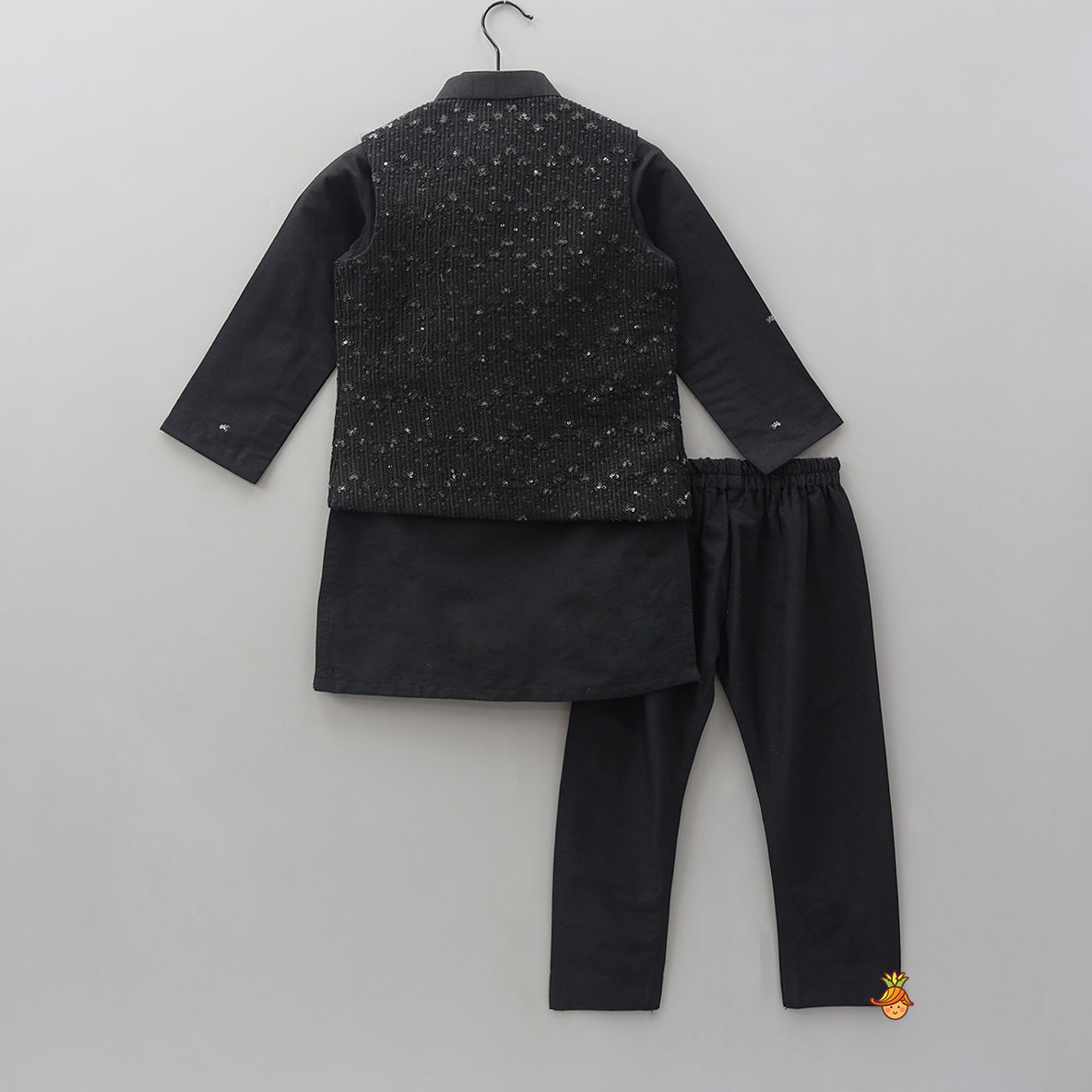 Pre Order: Ethnic Kurta With Pocket Detail Embroidered Jacket And Pyjama