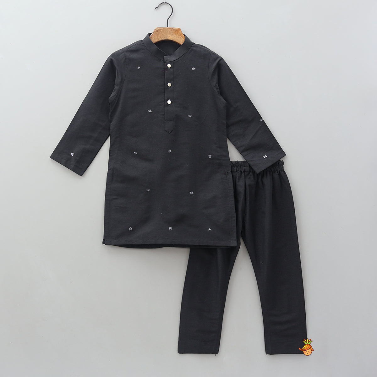Pre Order: Ethnic Kurta With Pocket Detail Embroidered Jacket And Pyjama