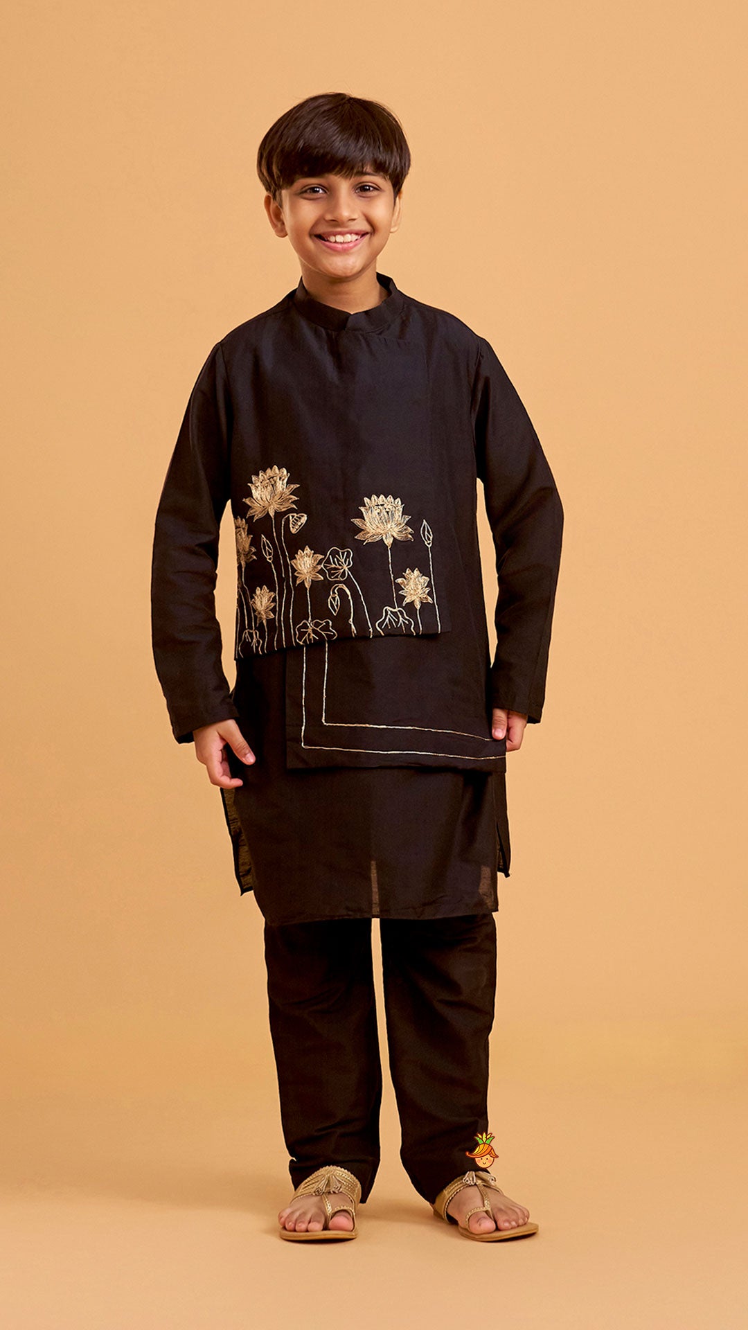 Pre Order: Ethnic Kurta With Embroidered Flap And Pyjama