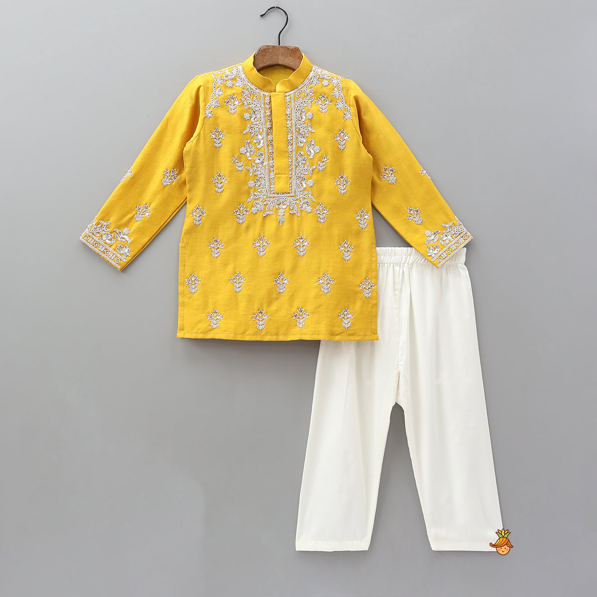Pre Order: Intricately Embroidered Ethnic Kurta With Pyjama