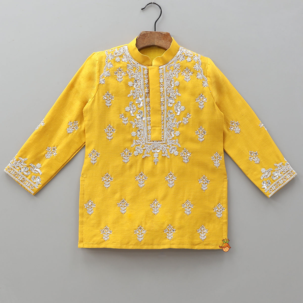 Pre Order: Intricately Embroidered Ethnic Kurta With Pyjama