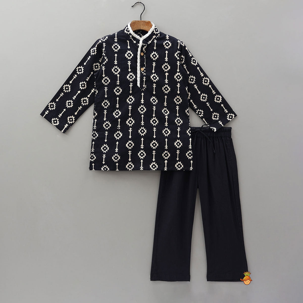 Pre Order: Printed Pocket Detail Ethnic Kurta With Pyjama