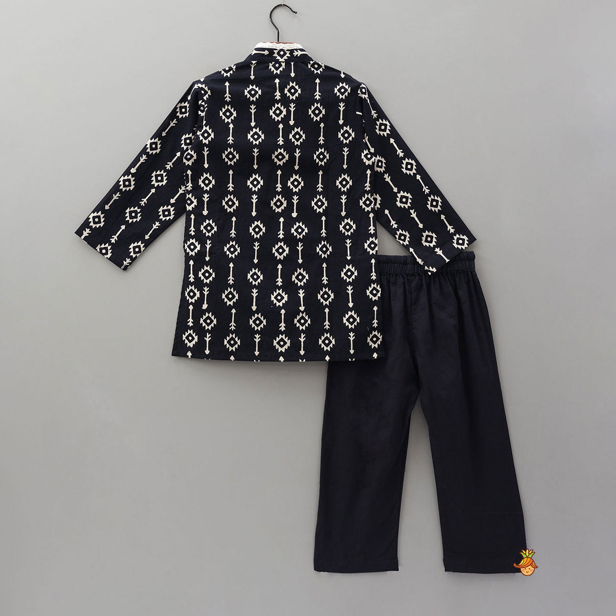 Pre Order: Printed Pocket Detail Ethnic Kurta With Pyjama