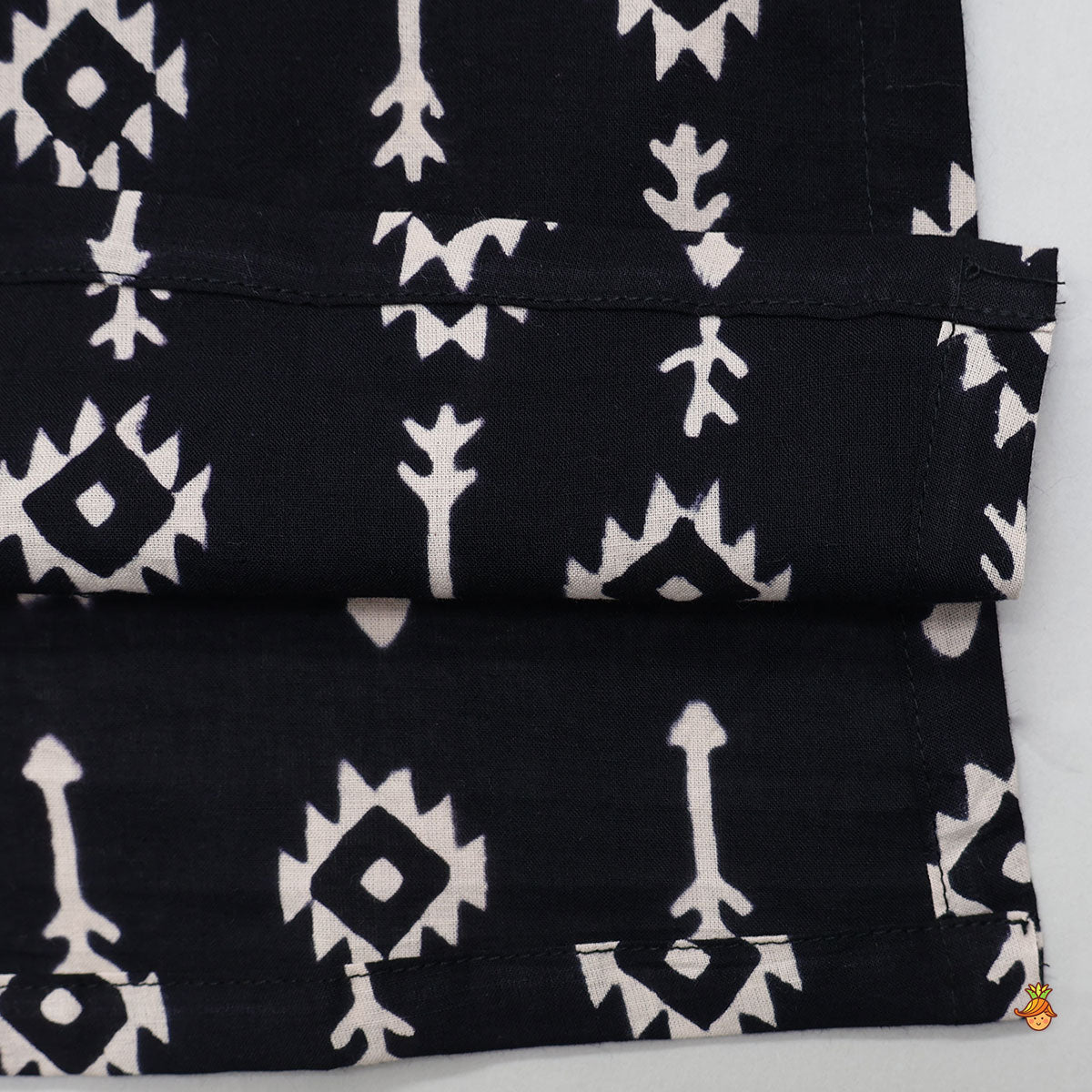 Pre Order: Printed Pocket Detail Ethnic Kurta With Pyjama