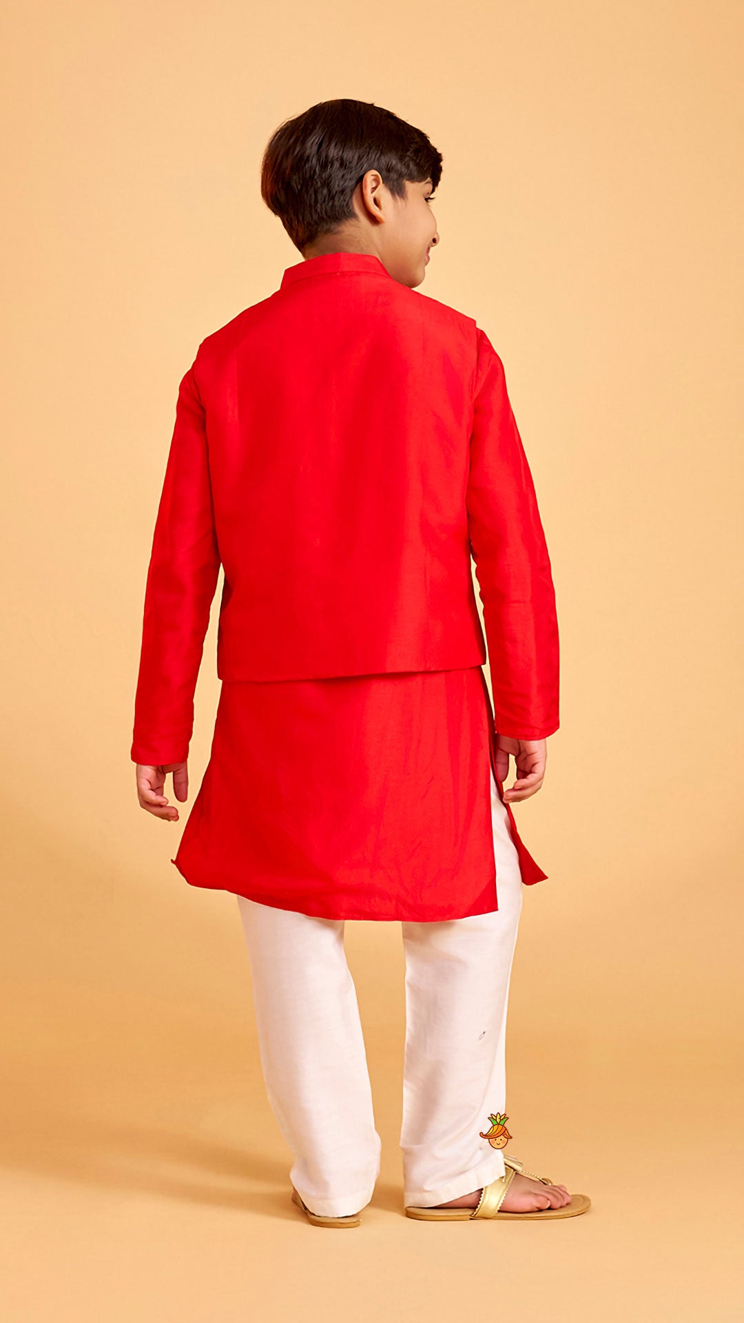 Pre Order: Ethnic Kurta With Embroidered Jacket And Pyjama