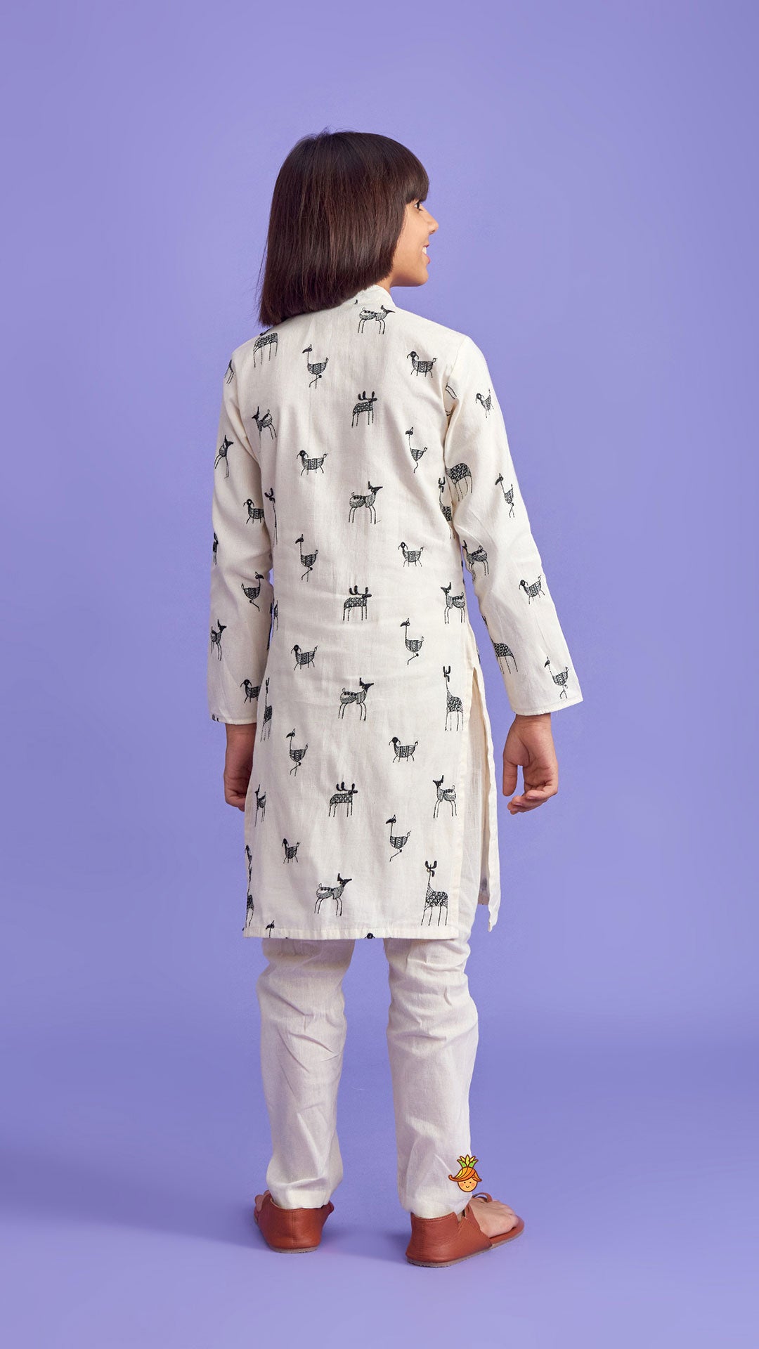 Pre Order: Patch Pocket Detail Embroidered Kurta And Pyjama