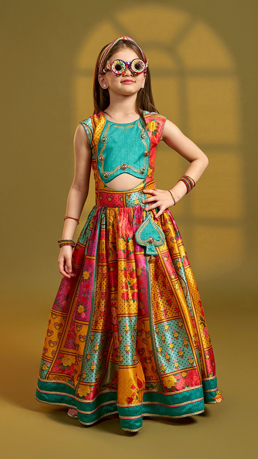 Elegant Multicolour Printed Sleeveless Dress With Attached Bag And Matching Hairband