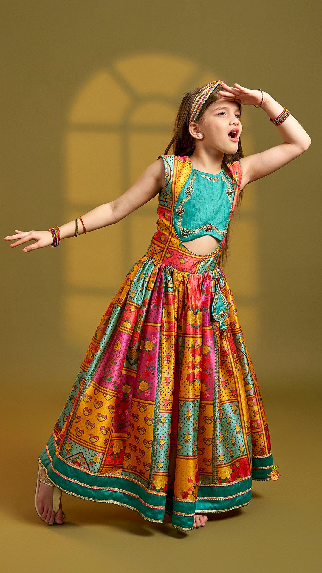 Elegant Multicolour Printed Sleeveless Dress With Attached Bag And Matching Hairband