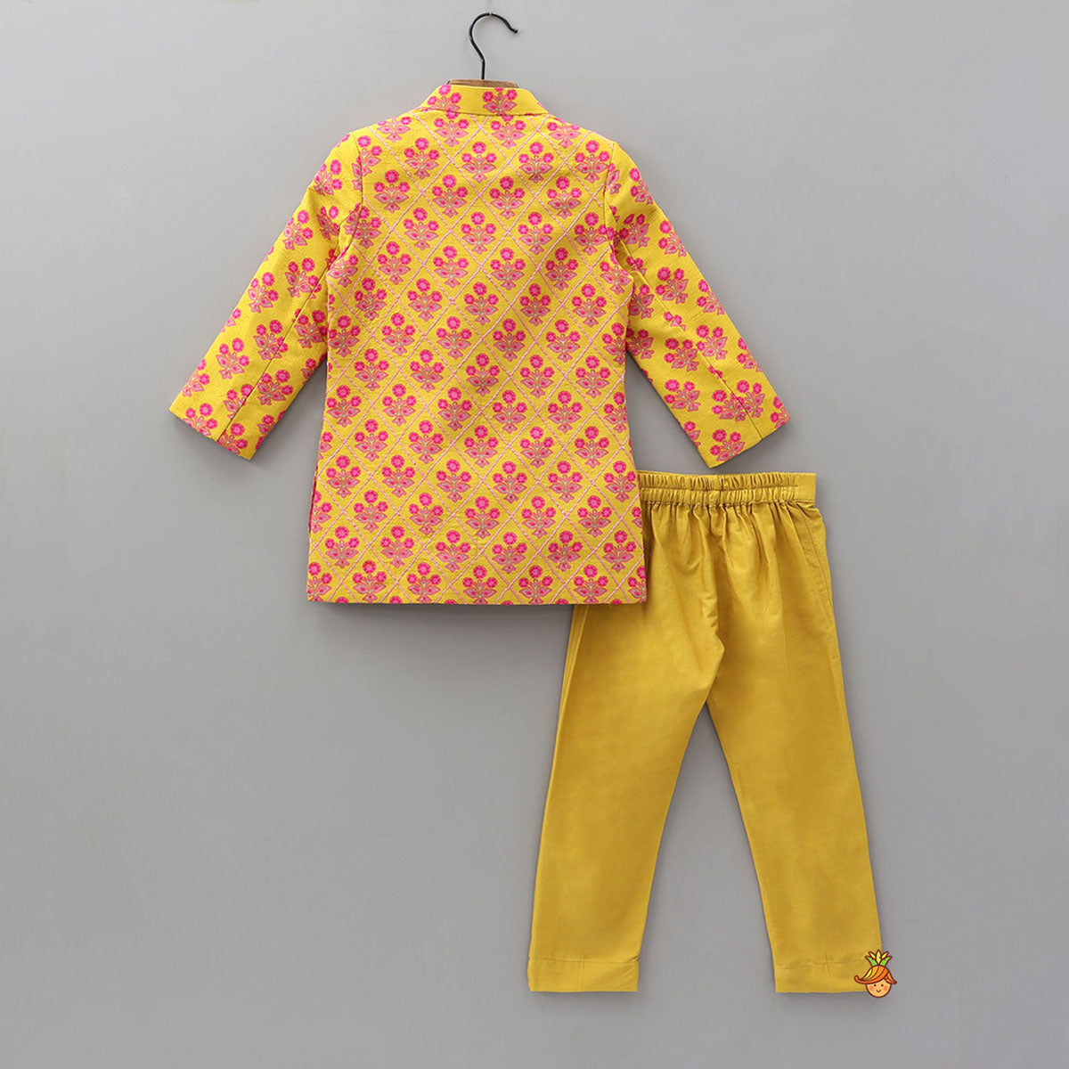 Pre Order: Pocket Detail Printed Sherwani With Pyjama