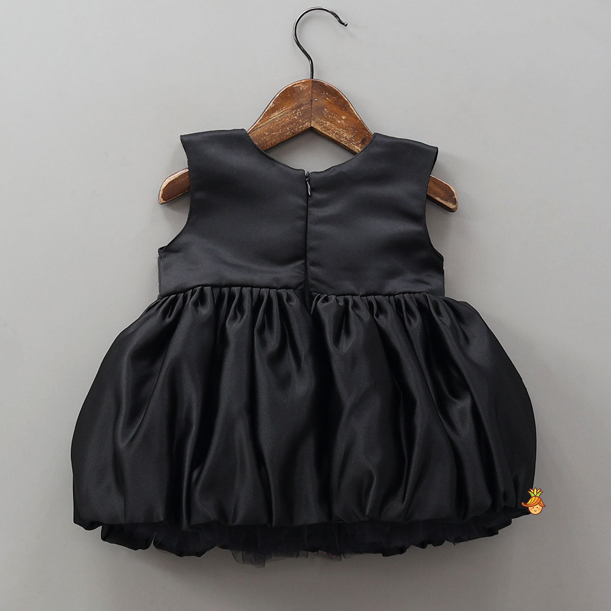 Contrasting Bow Adorned Dress