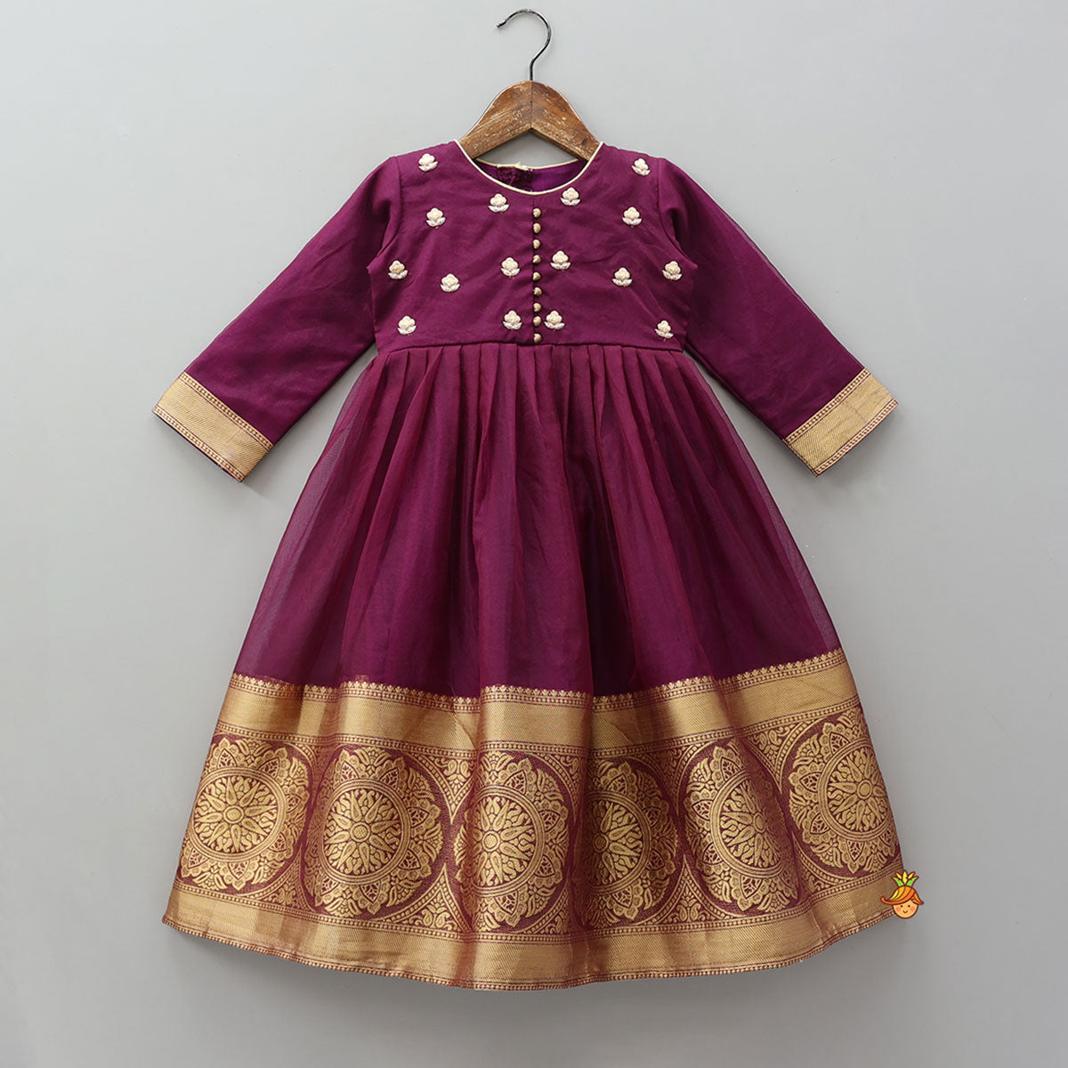 Elegant Embroidered Kurti With Border Detailing