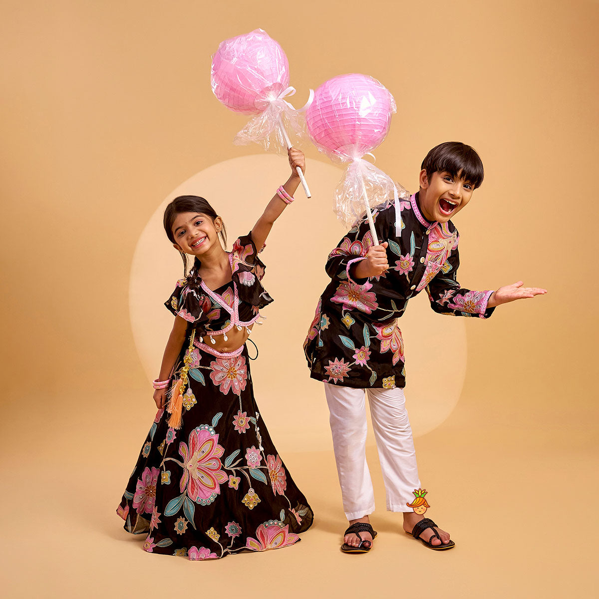 Stylish Floral Kurta With Patch Pocket Detail And Pyjama twinning model image 3