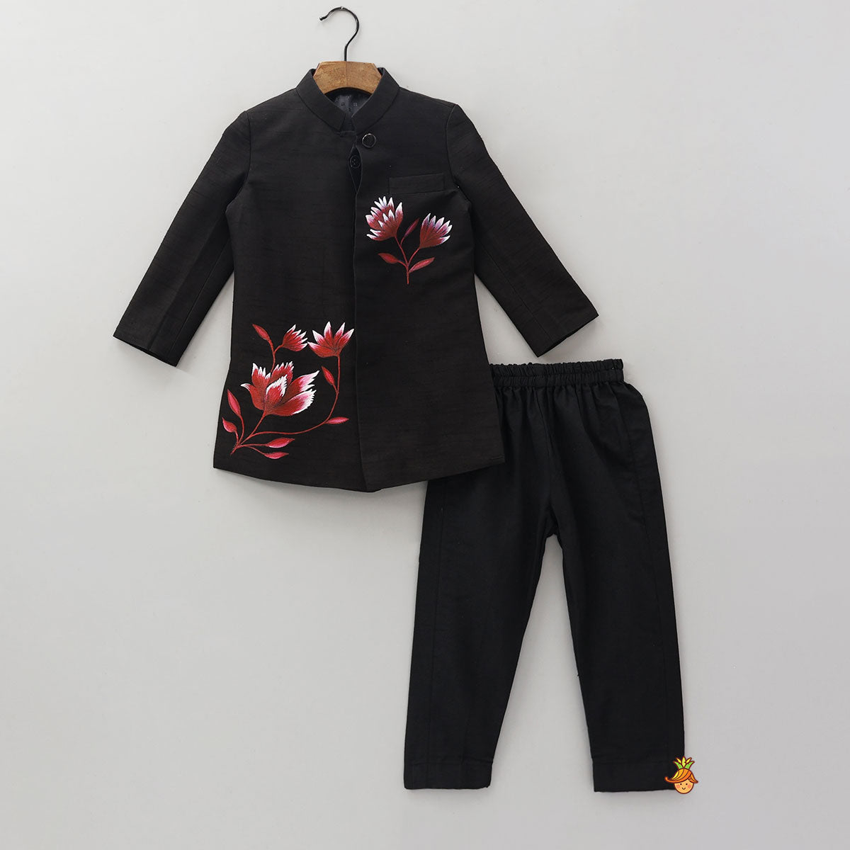 Pre Order: Pocket Detail Sherwani And Pyjama