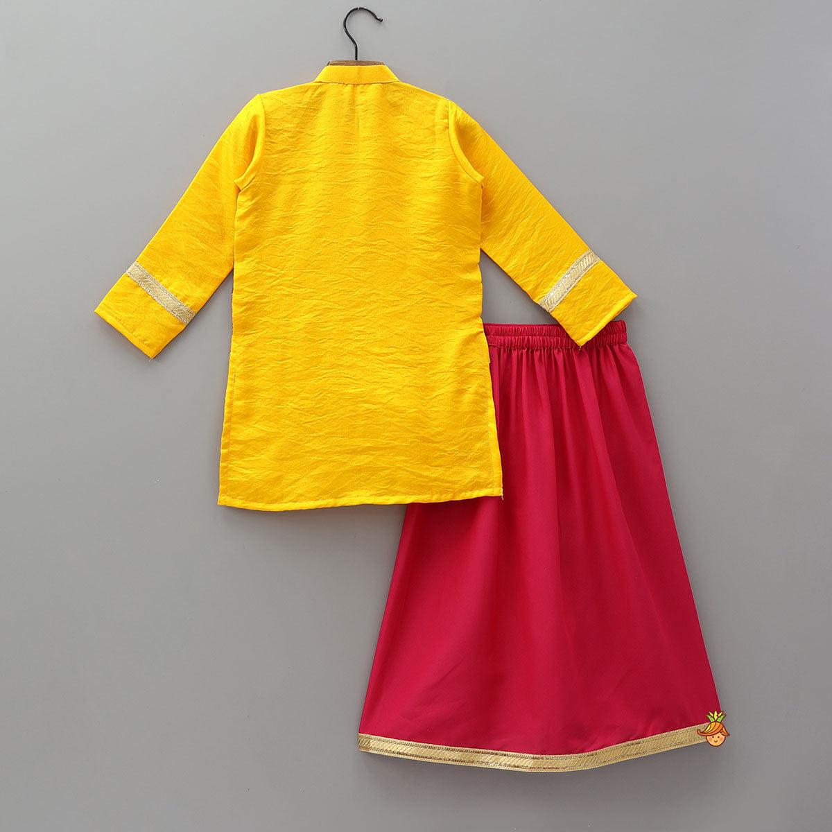 Shimmery Festive Kurta With Lungi, Turban And Accessories Set