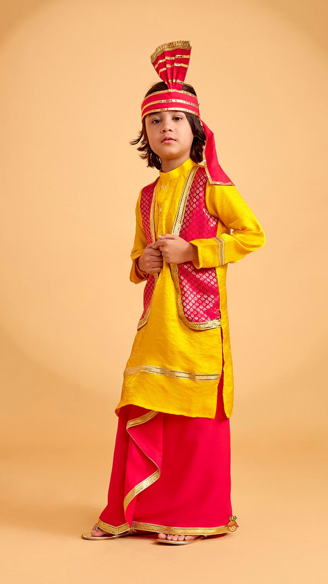 Shimmery Festive Kurta With Lungi, Turban And Accessories Set