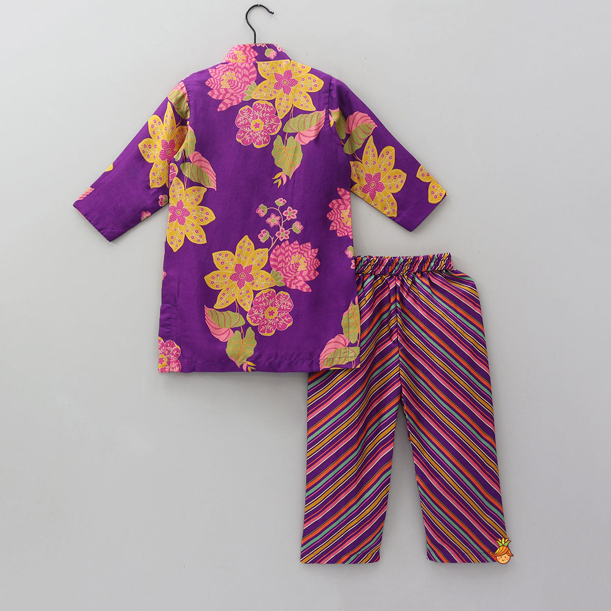 Pre Order: Printed Ethnic Kurta With Striped Pyjama