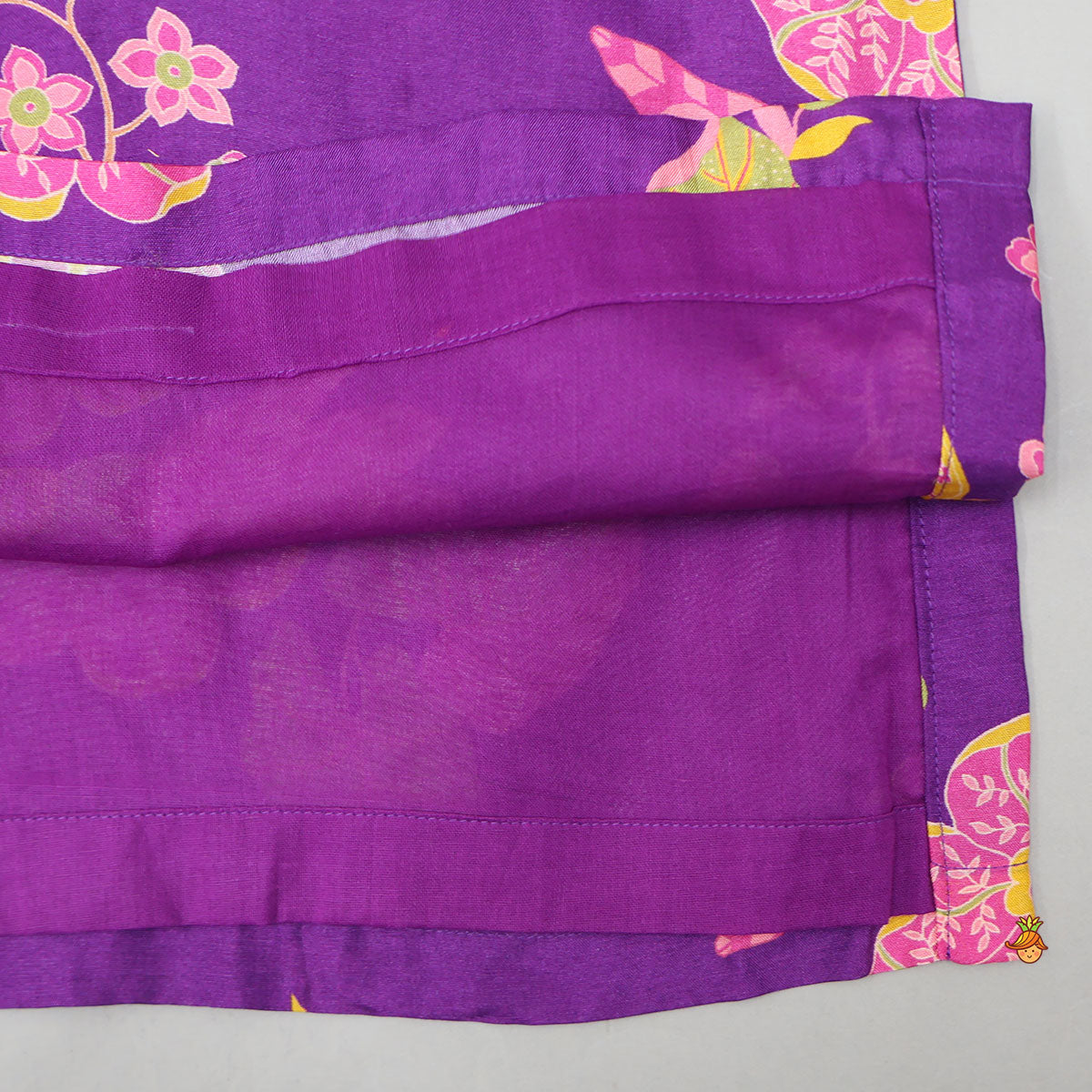 Pre Order: Printed Ethnic Kurta With Striped Pyjama