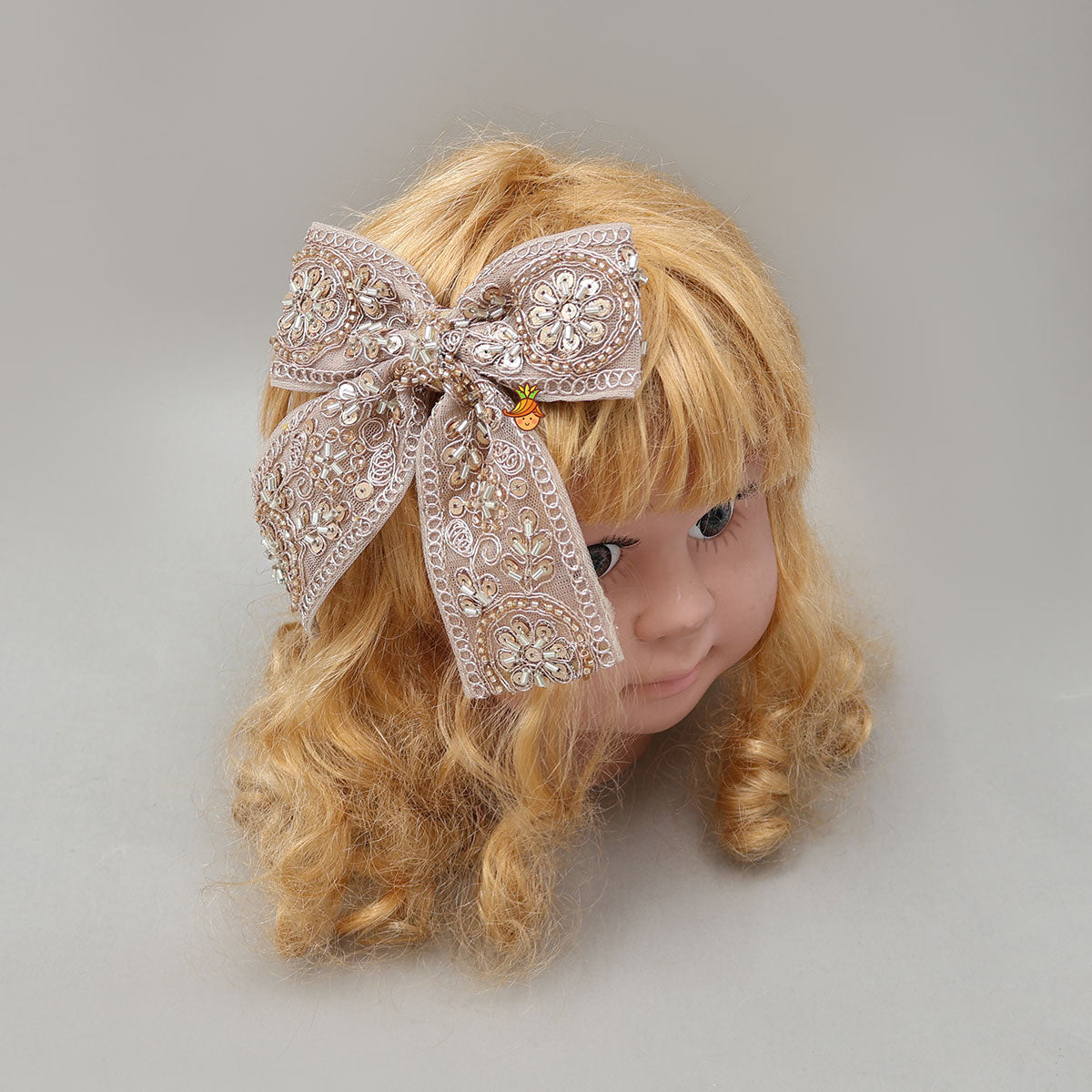 Intricately Embroidered Eye-Catching Net Hair Clip