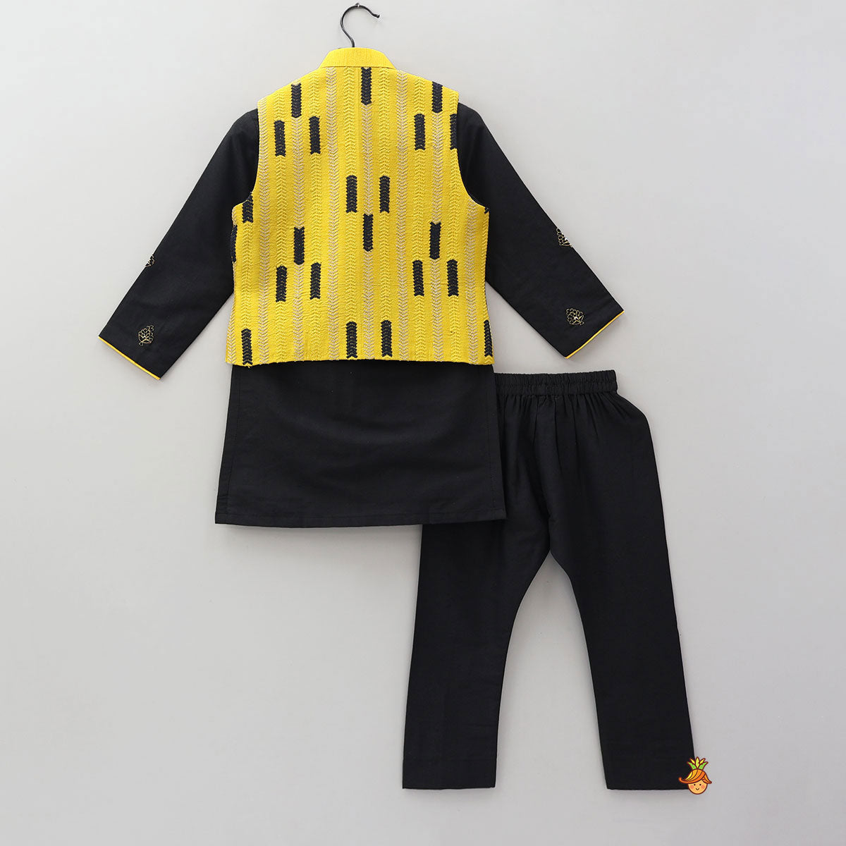 Pre Order: Booti Embroidered Kurta With Contrasting Jacket And Pyjama