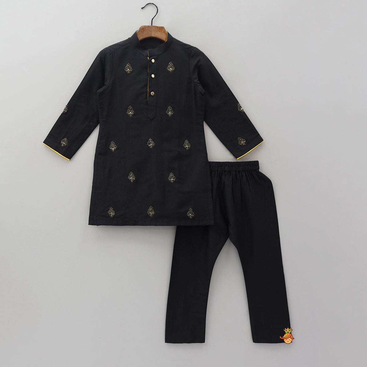 Pre Order: Booti Embroidered Kurta With Contrasting Jacket And Pyjama