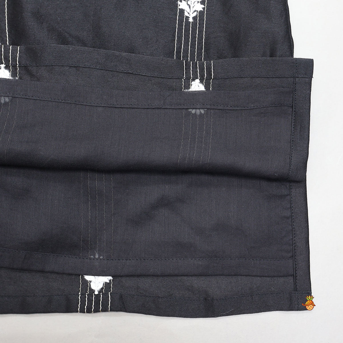 Pre Order: Checked Embroidered Collar And Front Placket Kurta With Pyjama