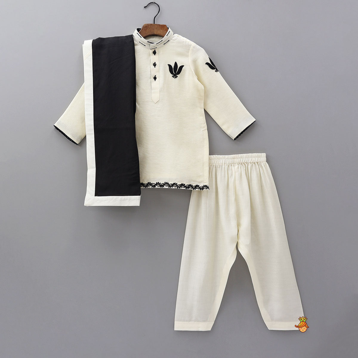 Pre Order: Ethnic Kurta And Salwar With Contrasting Stole