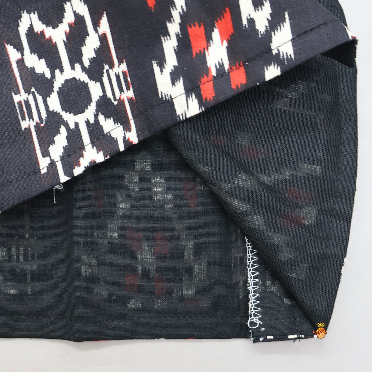 Pre Order: Pocket Detail Ethnic Kurta With Contrasting Jacket And Pyjama
