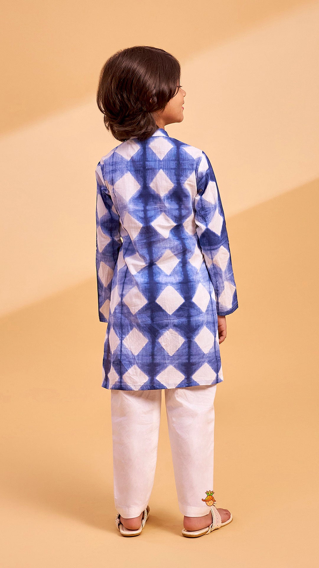 Pre Order: Thread Detailed Yoke Printed Ethnic Kurta And Pyjama