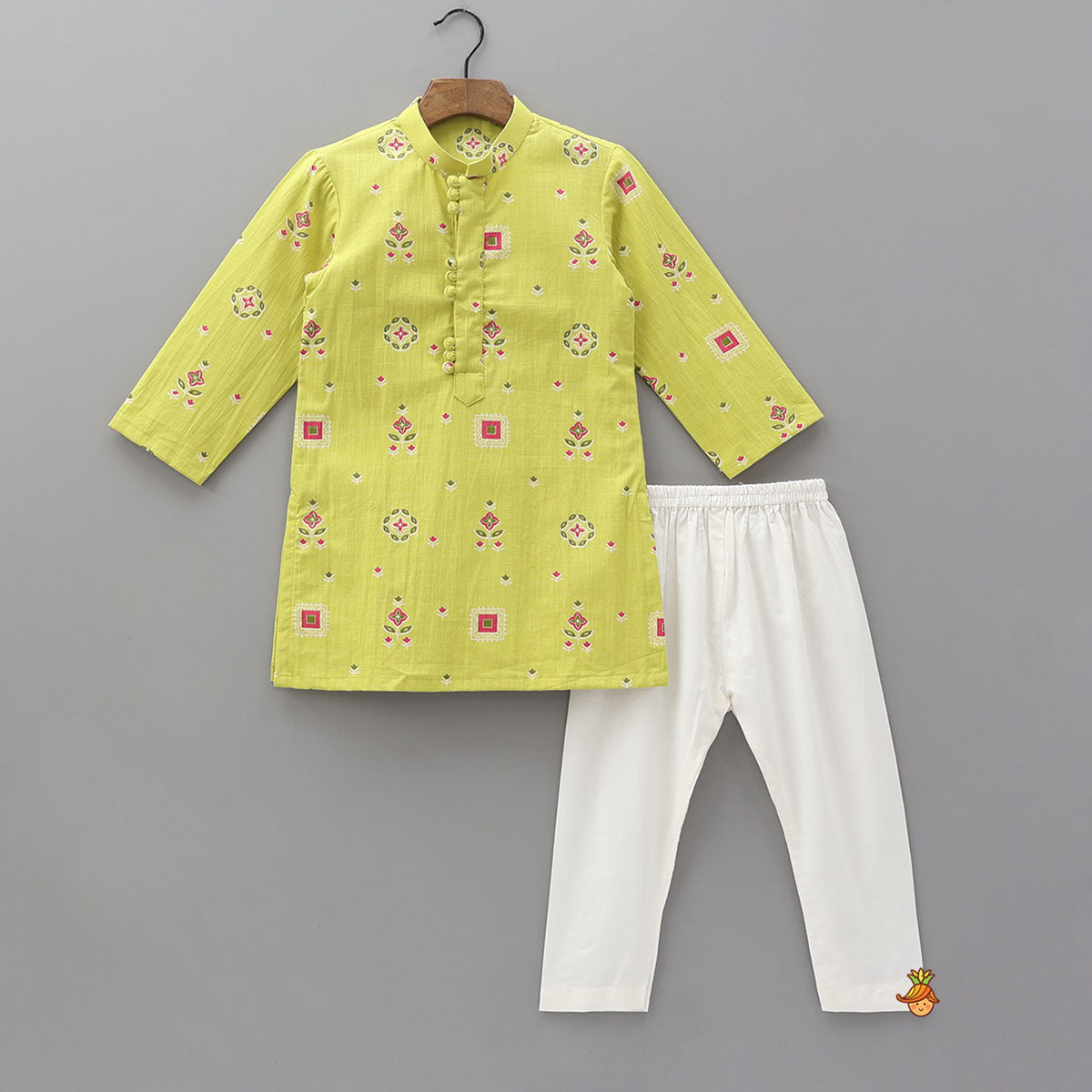 Pre Order: Printed Kurta With Potli Button Detailing And Pyjama