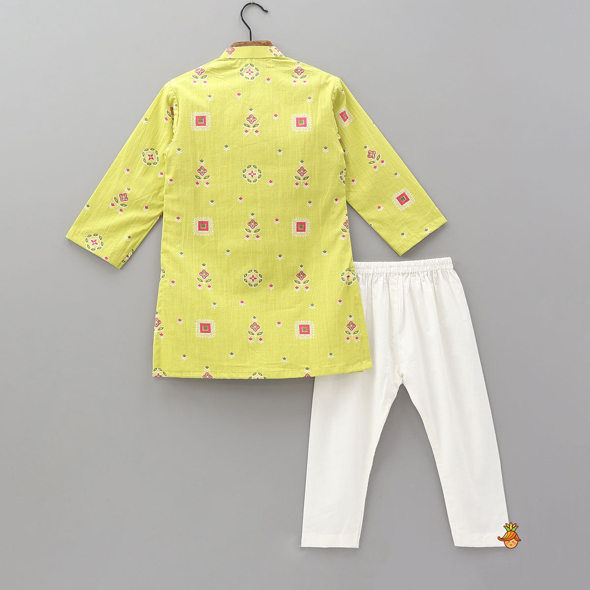 Pre Order: Printed Kurta With Potli Button Detailing And Pyjama