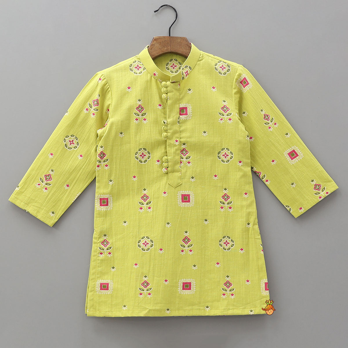 Pre Order: Printed Kurta With Potli Button Detailing And Pyjama