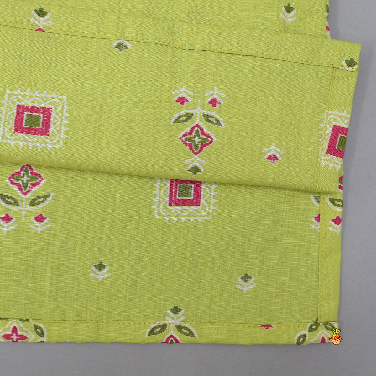 Pre Order: Printed Kurta With Potli Button Detailing And Pyjama