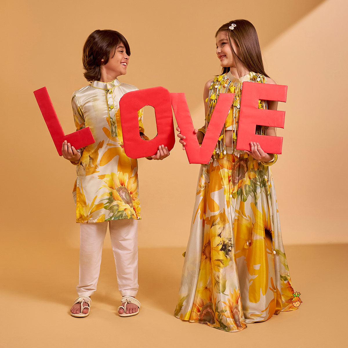 Floral Printed Sheen Kurta And Pyjama twinning model image 1