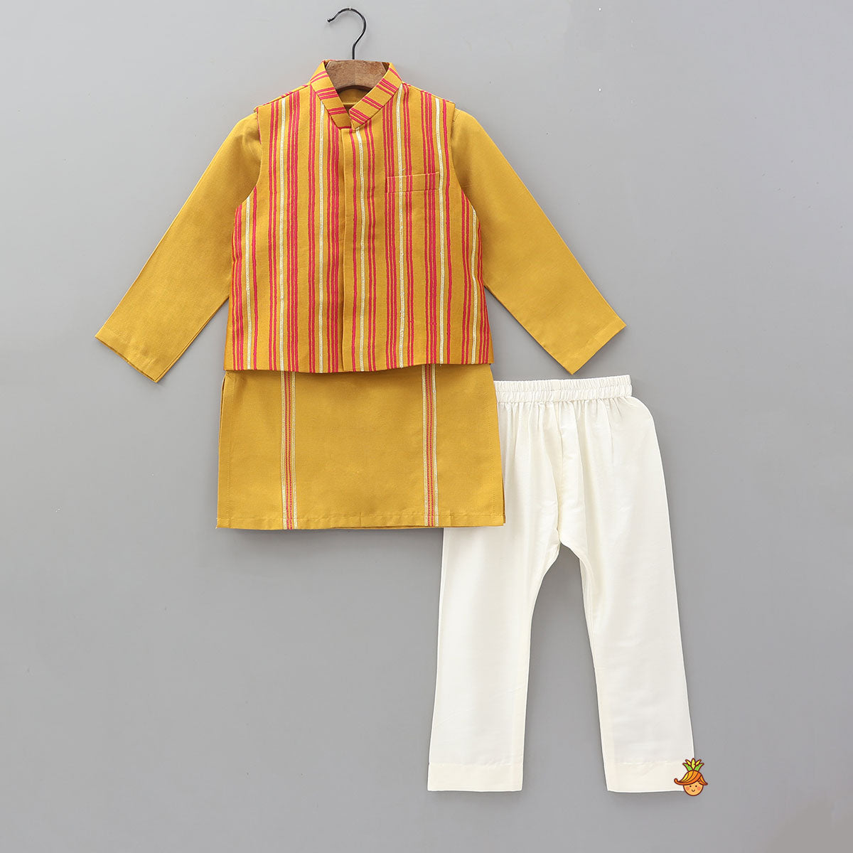 Pre Order: Ethnic Kurta With Striped Jacket And Pyjama