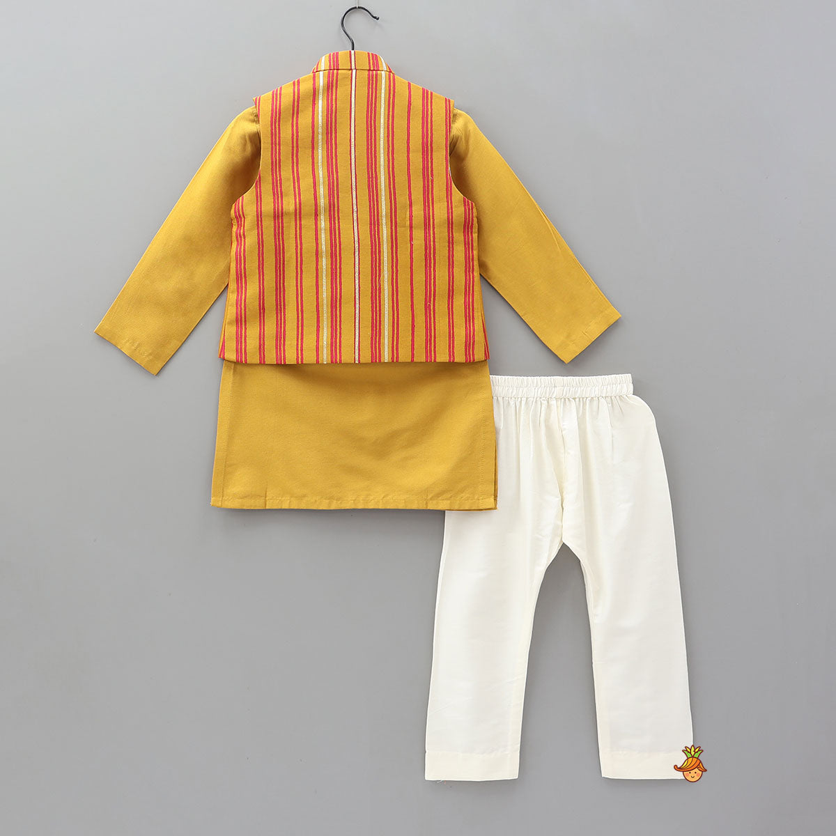 Pre Order: Ethnic Kurta With Striped Jacket And Pyjama