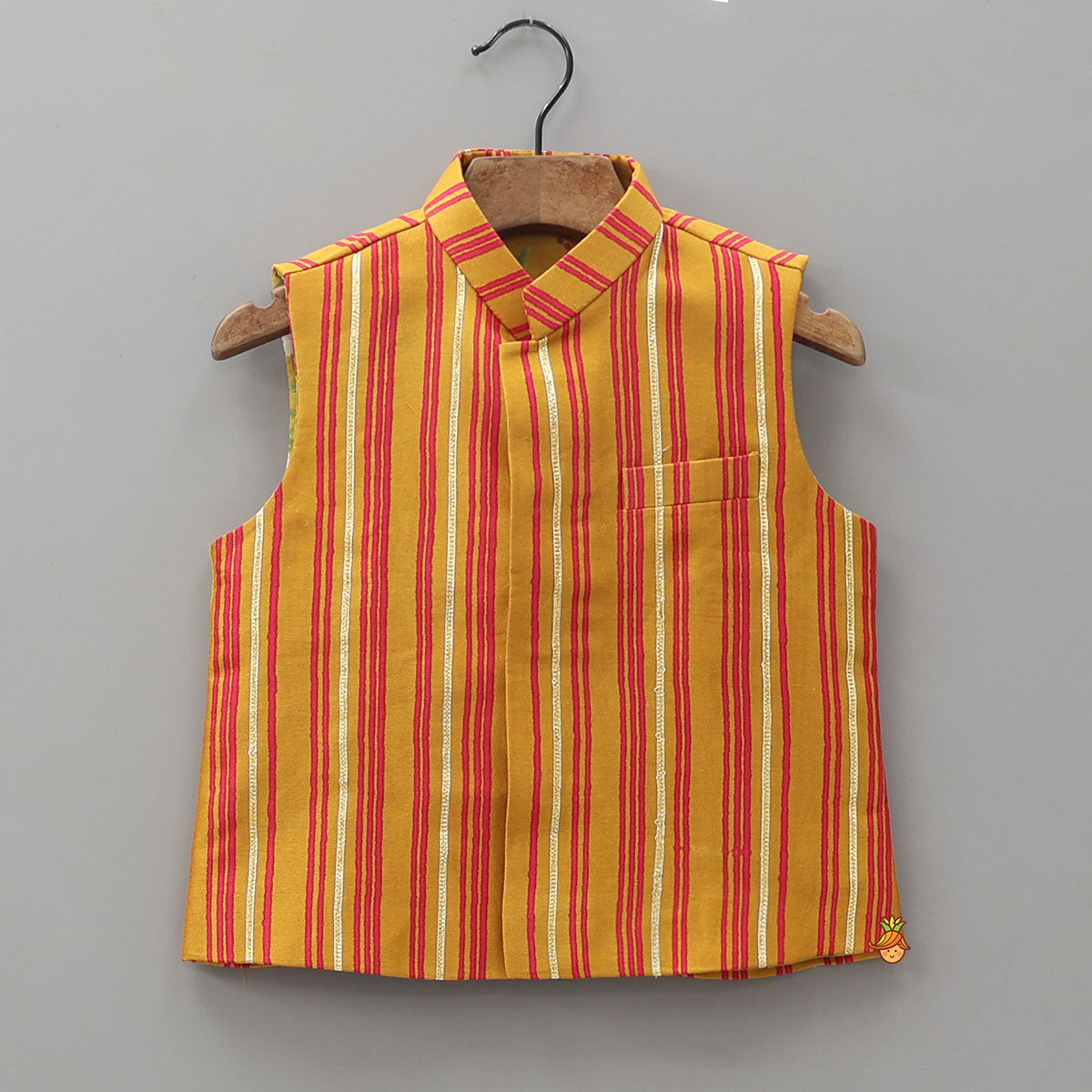 Pre Order: Ethnic Kurta With Striped Jacket And Pyjama