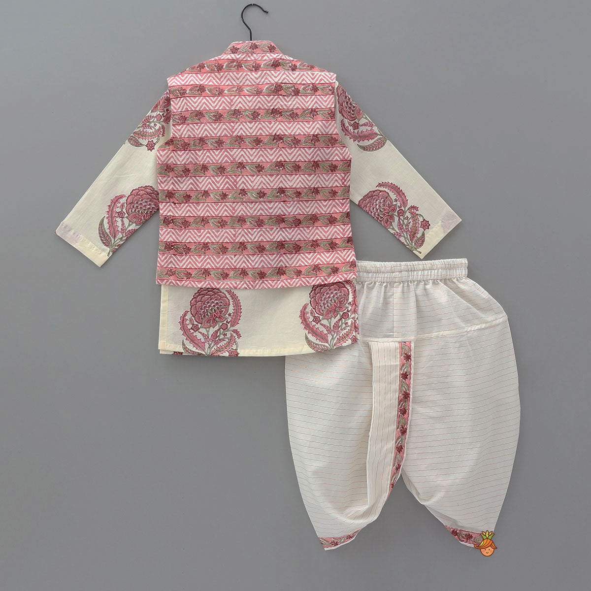 Pre Order: Ethnic Kurta And Chevron Printed Jacket With Matching Dhoti