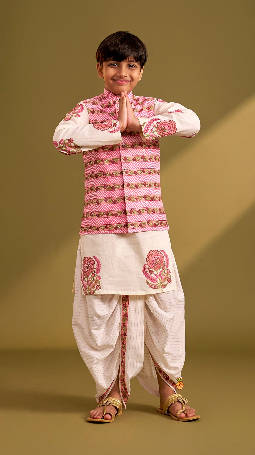 Pre Order: Ethnic Kurta And Chevron Printed Jacket With Matching Dhoti