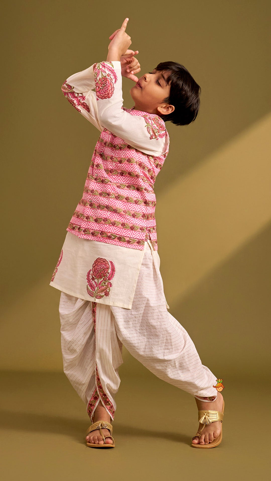 Pre Order: Ethnic Kurta And Chevron Printed Jacket With Matching Dhoti