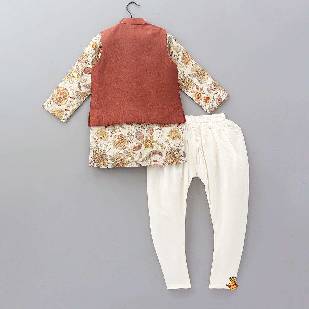 Pre Order: Printed Kurta With Asymmetric Jacket And Churidar